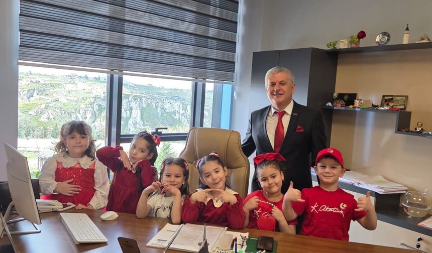 Simya Kolejinde 23 Nisan Geleneği