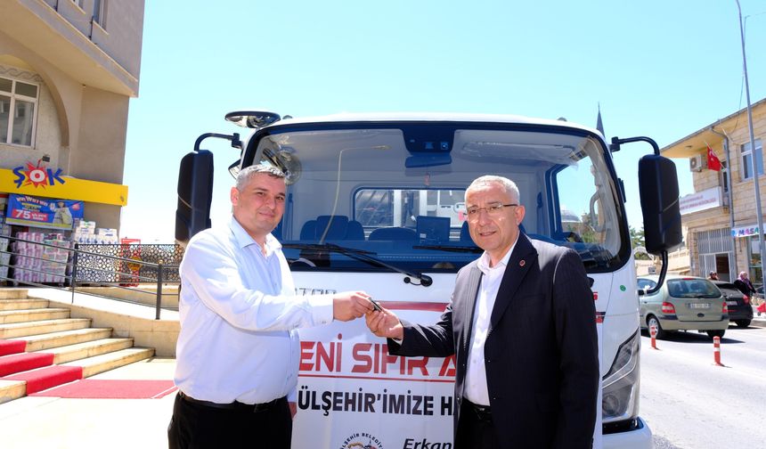 Gülşehir Belediyesi Araç Filosunu Güçlendiriyor: Yeni Çöp Aracı Hibe Edildi