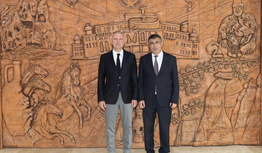 Cumhurbaşkanı Başdanışmanı Oktay Saral’dan NEVÜ Rektörü Aktekin’e Nezaket Ziyareti