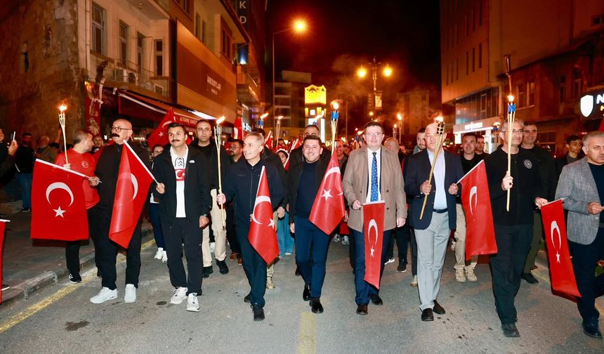 Nevşehir’de 19 Mayıs Coşkusu Fener Alayı Yürüyüşüyle Taçlandı