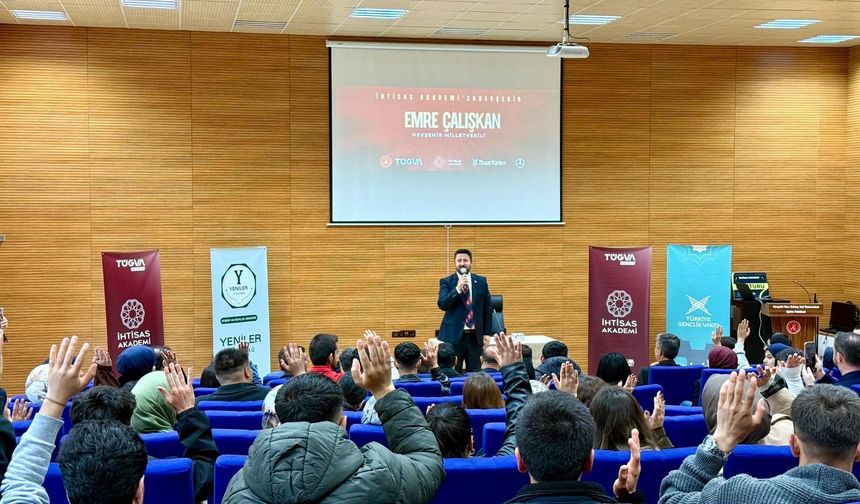 Milletvekili Emre Çalışkan TÜGVA İhtisas Akademisi’nde Gençlerle Buluştu
