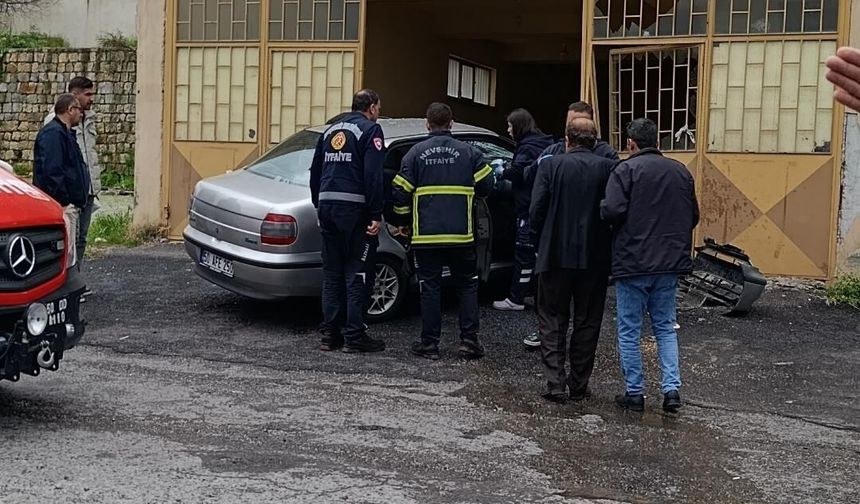 Nevşehir’de Kontrolünü Kaybeden Araç Boş Dükkâna Girdi