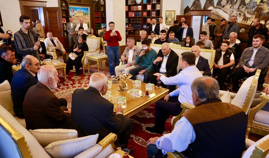 Belediye Başkanı Rasim Arı’dan Bayramlaşma Maratonu