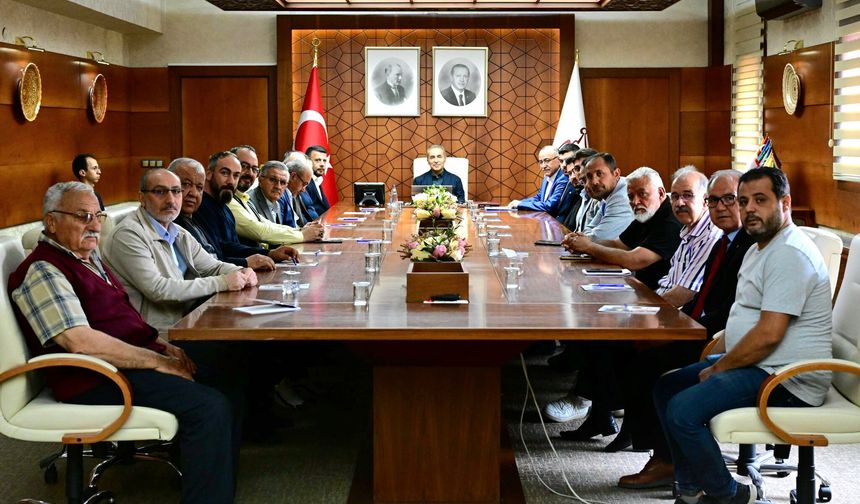 Vali Hüseyin Kök, Mahalle Muhtarlarını Makamında Kabul Etti