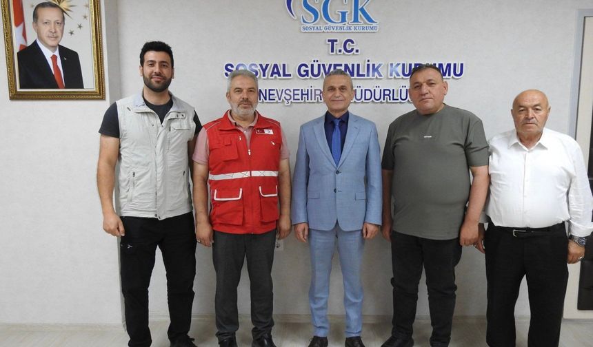 Kızılay Nevşehir Şube Başkanı Ercan Civelek ve Beraberindeki Heyetten SGK İl Müdürü Mehmet Baltacı’ya Hayırlı Olsun Ziya