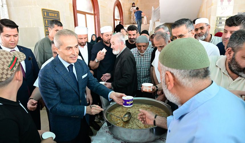Vali Hüseyin Kök, Muharrem Ayı Dolayısıyla Düzenlenen Aşure Dağıtımına Katıldı