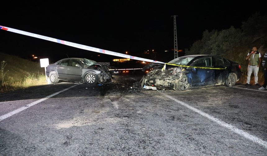 Nevşehir’de Feci Kaza Araçlar Kafa Kafaya Çarpıştı 1 Kişi Hayatını Kaybetti 5 Kişi Yaralandı