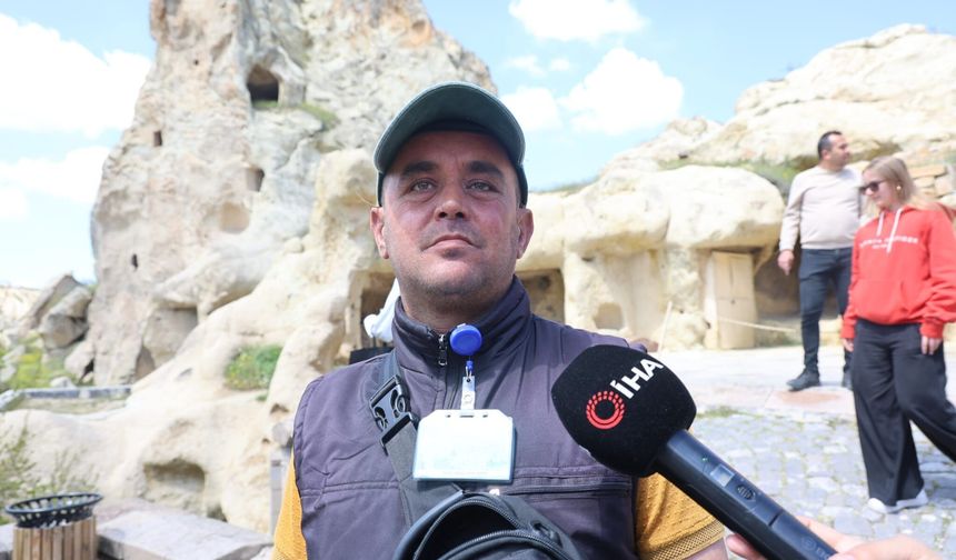 Nevşehir'de Kazadan Sonra Hayata Şiirle Tutundu, 7 Dil Öğrenip Ekmeğini Kazandı