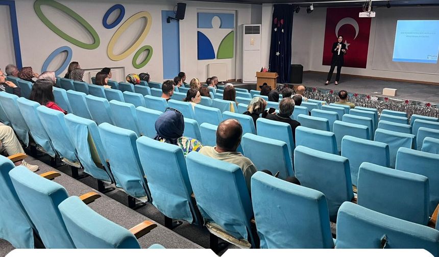 Simya Kolejinde 11. Sınıf Velilerine Yönelik Bilgilendirme Semineri Düzenlendi