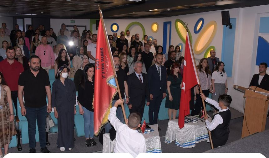 Simya Koleji 5. Sınıf Öğrencilerinden Muhteşem İngilizce Gecesi
