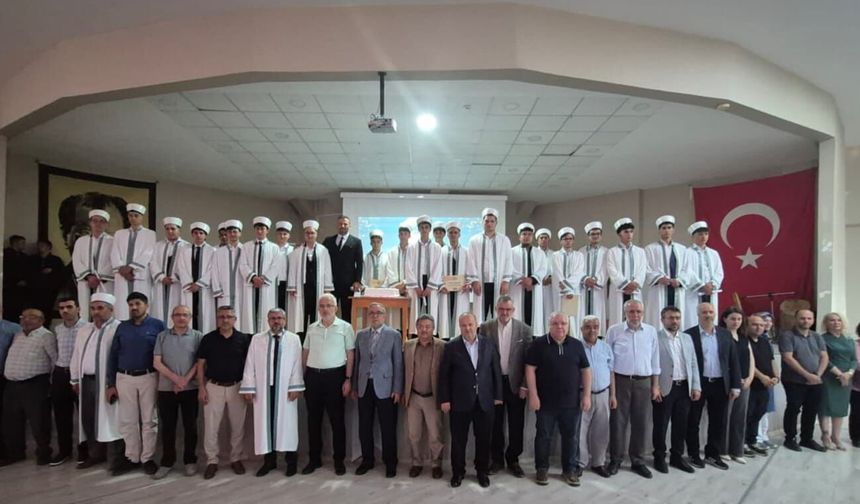 Nevşehir Anadolu İmam Hatip Lisesi’nde Şiir Dinletisi ve Mezuniyet Coşkusu