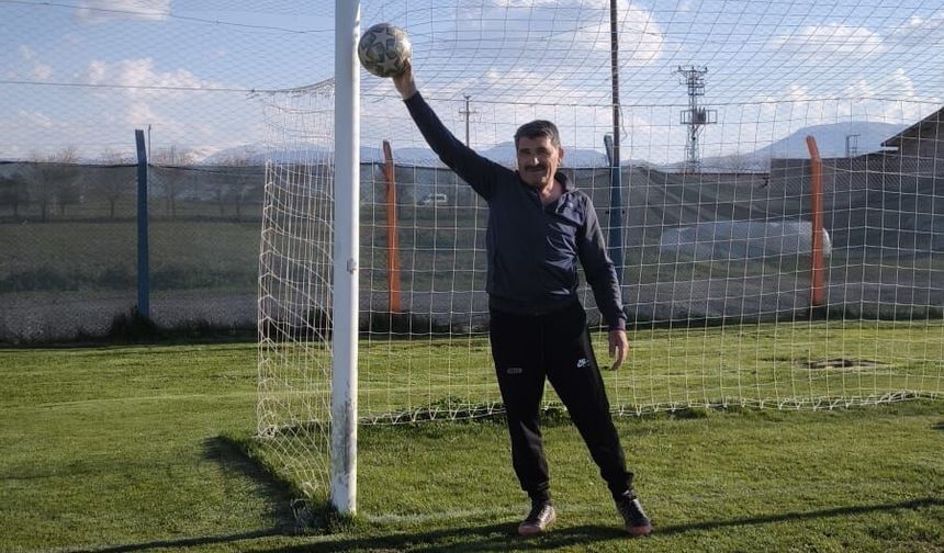Hikmet Ertaş, 61 Yaşında, Hâlâ Kalesinin Başında!