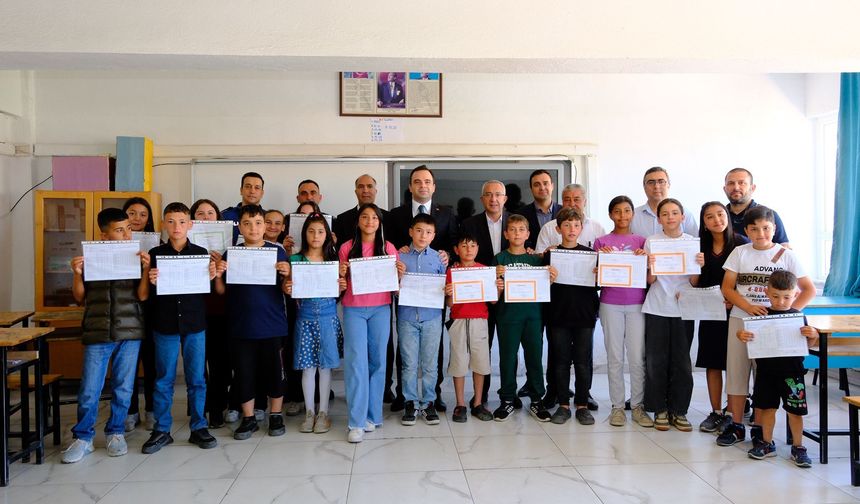 Başkan Erkan Çiftci, Karacaşar'da Karne Heyecanına Ortak Oldu