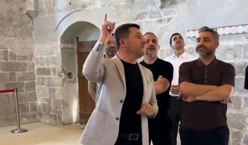 Başkan Arı, Meryem Ana Kilisesinde Ezan Okudu