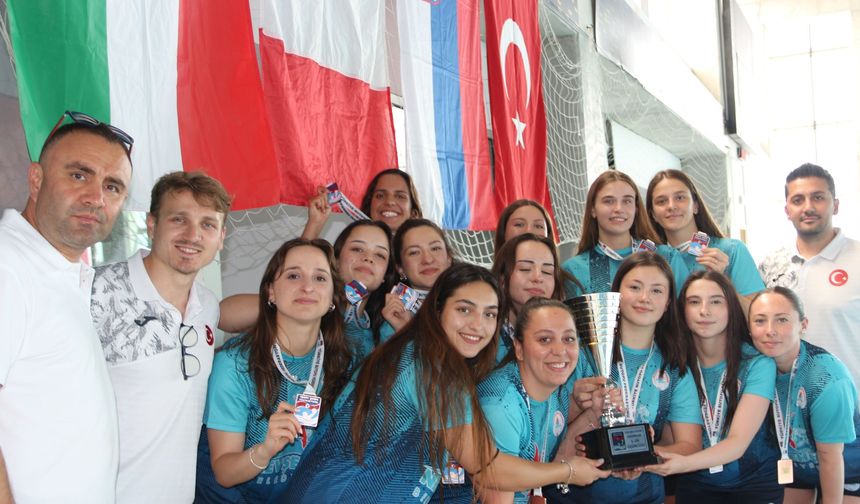 Nevşehir Belediyesi Kadın Sutopu Takımı Türkiye Üçüncüsü Oldu