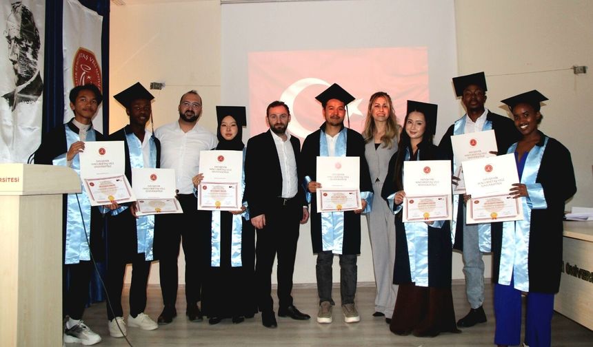 NEVÜ TÖMER'de Uluslararası Öğrenciler Mezuniyet Sevinci Yaşadı