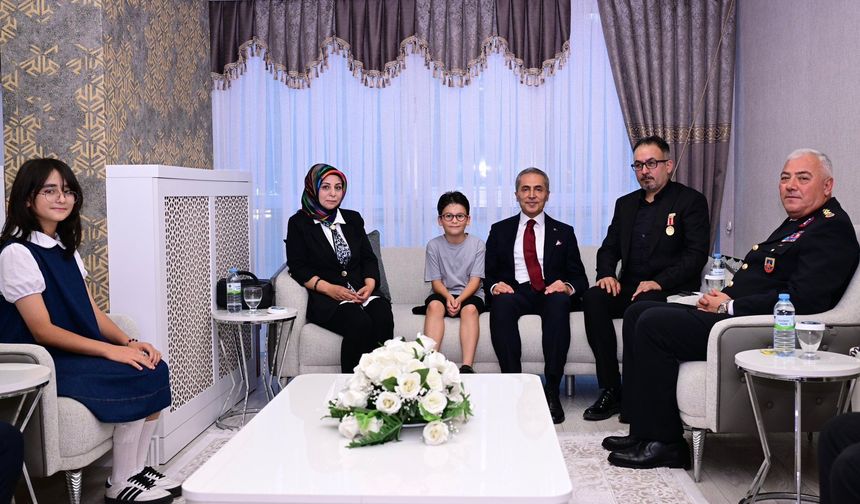 Vali Hüseyin Kök, 15 Temmuz Gazisi Yüksel Serbes ve Ailesini Ziyaret Etti