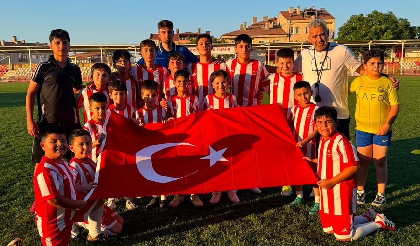 Nevşehir Spor Futbol Okulu Öğrencileri 15 Temmuz Şehitlerini Andı