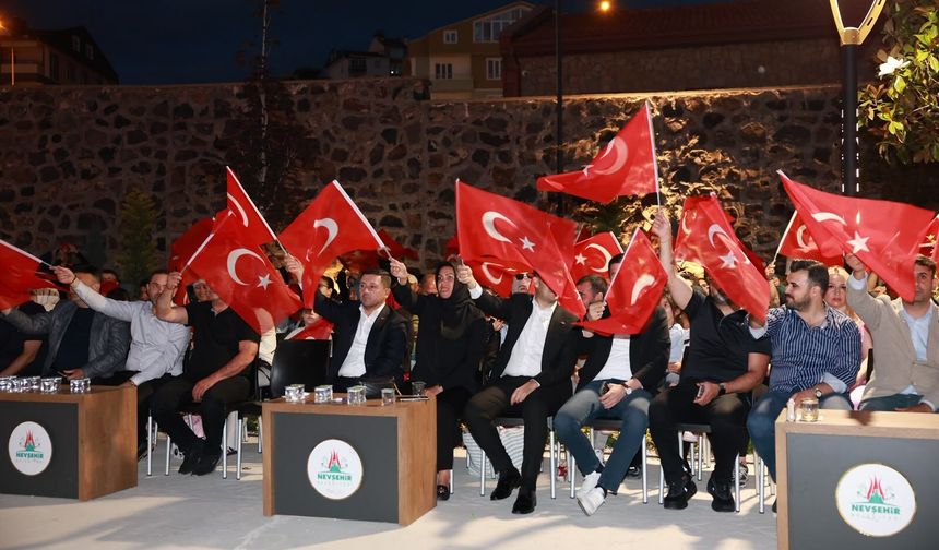 Kapadokya Su ve Işık Sahnesi’nde 15 Temmuz’a Özel Gösteri