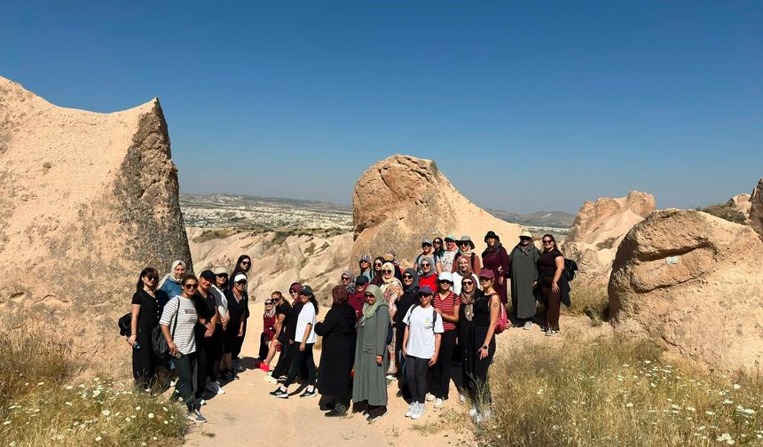 Nevşehir Belediyesi'nden Pilates Kursiyerlerine Kızılçukur Vadisi Doğa Yürüyüşü