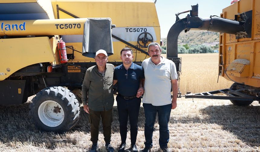 Belediye Başkanı Rasim Arı, Balcın Köyü’nde Hasat Yaptı