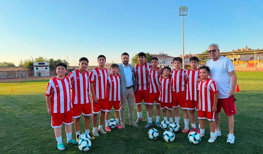 AK Parti Nevşehir İl Başkanı Muhammed Feyzi Aygün'den Nevşehir Spor Futbol Okulları'na Ziyaret