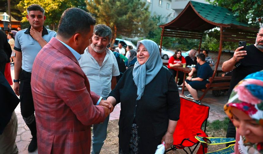Başkan Rasim Arı, Vatandaşlarla ve Gençlerle Buluştu