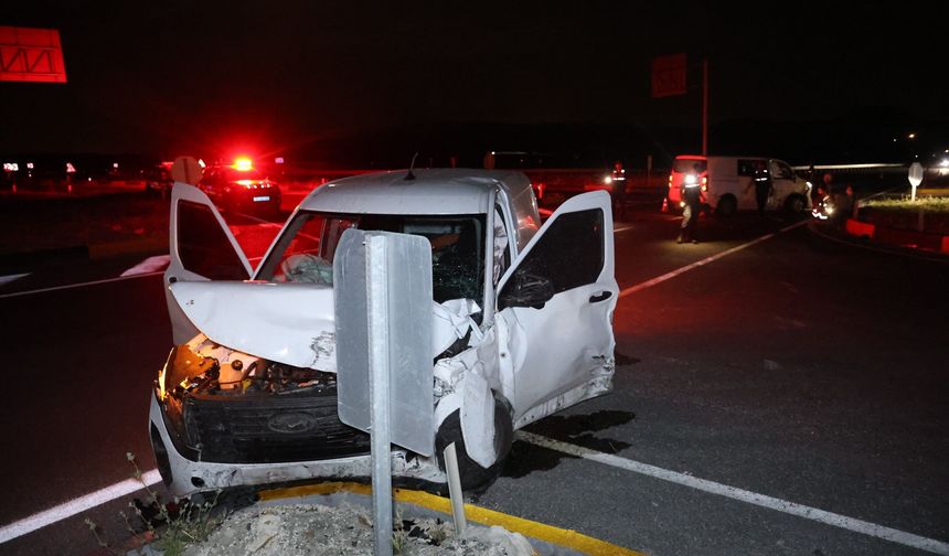 Nevşehir’de Minibüs ile Hafif Ticari Araç Çarpıştı: 5 Yaralı