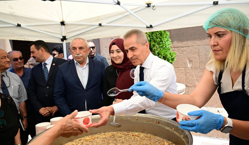 Vali Hüseyin Kök, Hacı Bektaş-ı Velî Dergâhı'nda Dua Edip Aşure Programına Katıldı