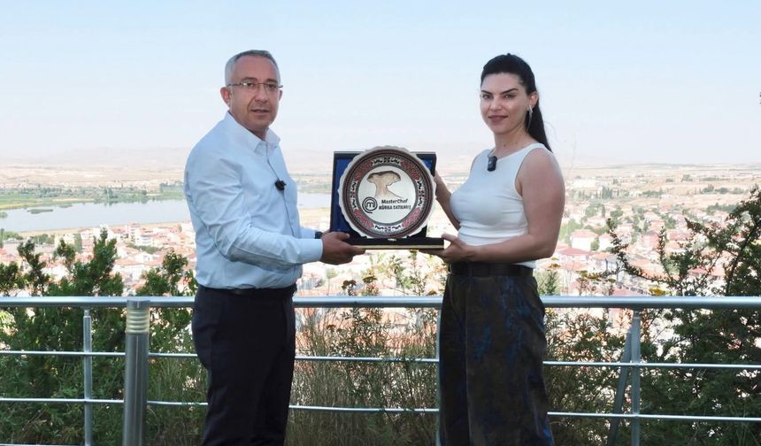 MasterChef Yarışmacısı Kübra Satılmış Gülşehir Belediye Başkanı Erkan Çiftci'yi Ziyaret Etti