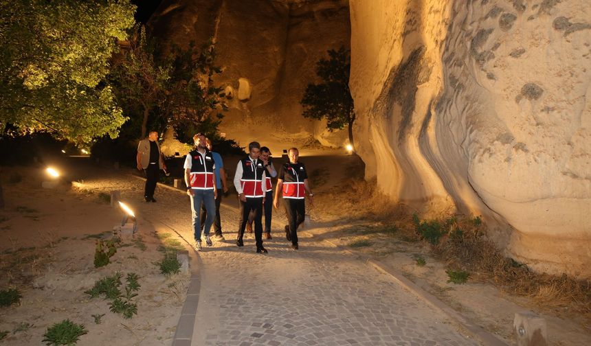 Kapadokya Alan Başkanı Aslanbay, Gece Aydınlatılması Tamamlanan Paşabağları Ören Yerini Ziyaret Etti