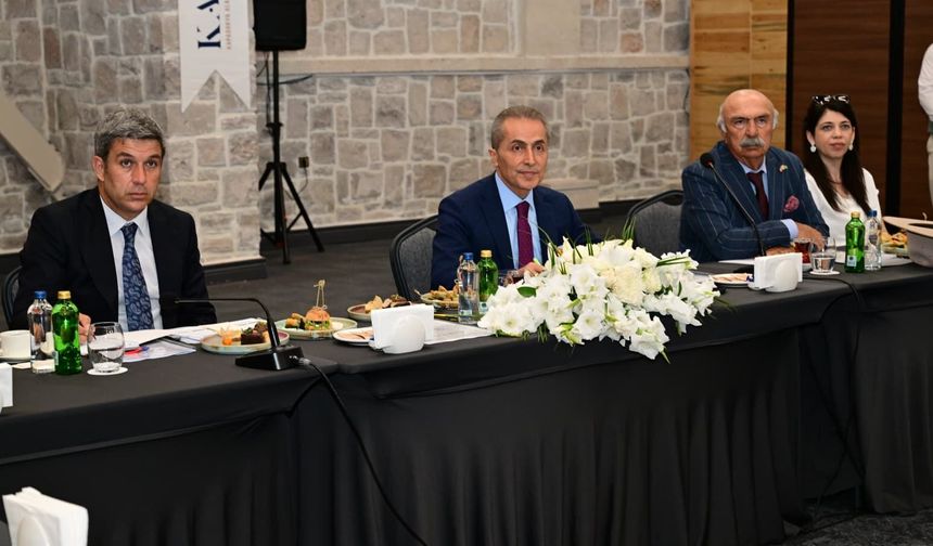 KAPYAD İstişare Toplantısı Nevşehir Valisi Hüseyin Kök ve Kapadokya Alan Başkanı Aydın Cem Aslanbay’ın Katılımıyla Gerçe