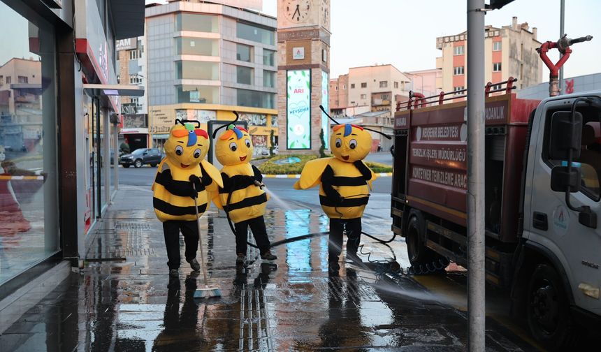 "Arı Gibi Çalışkan" Ekiplerimiz Park ve Sokaklarda