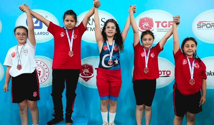 Necip Fazıl Kısakürek İlkokulu Öğrencimiz Hilal Su Çelik Türkiye Şampiyonu Oldu
