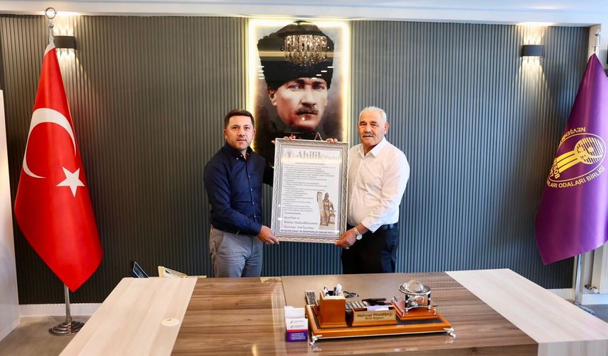 Nevşehir Belediye Başkanı Rasim Arı, NEVESOB’u ziyaret etti