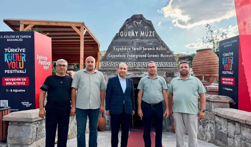 AK Parti Merkez İlçe Teşkilatından Mukaddes Emanetler Sergisine Ziyaret