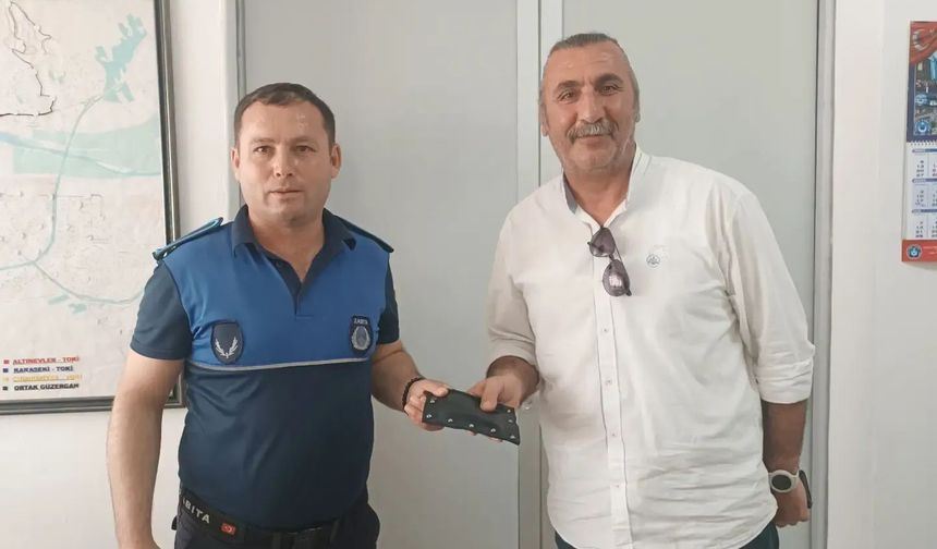 Duyarlı Vatandaşın Bulduğu Cüzdan Sahibine Teslim Edildi