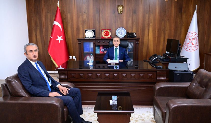 Vali Hüseyin Kök, Nevşehir Defterdarlığını Ziyaret Etti