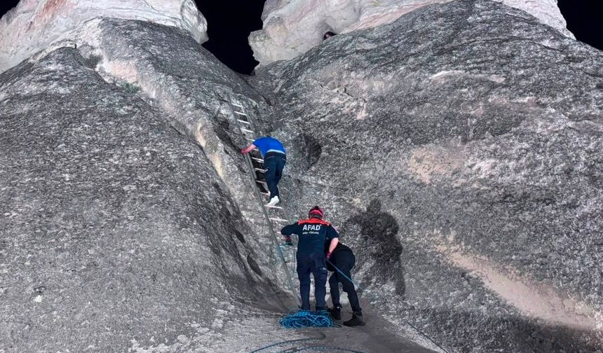Paşabağları’nda Kayalıklarda Mahsur Kalan Turist Kurtarıldı