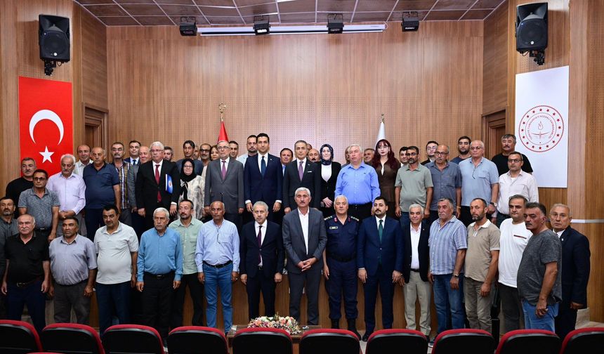 Vali Hüseyin Kök, Başkanlığında Kozaklı’da Muhtarlarla Değerlendirme Toplantısı Gerçekleştirildi