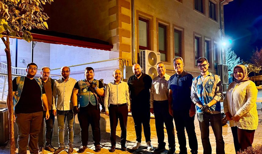 AK Parti Nevşehir Merkez İlçe Başkanı Serhat Sonugelen ve Teşkilatı, Mevlid Kandili’nde Osmanlı Şerbeti Dağıttı