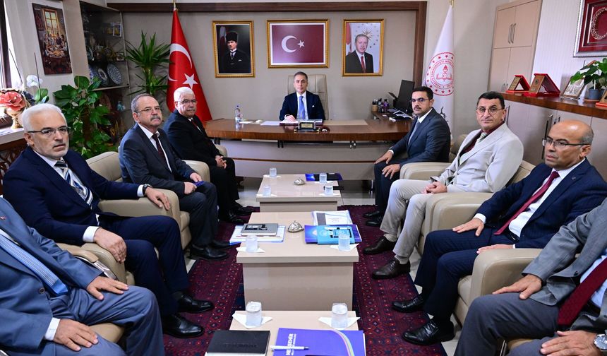 Vali Hüseyin Kök, İl Millî Eğitim Müdürlüğünü Ziyaret Etti