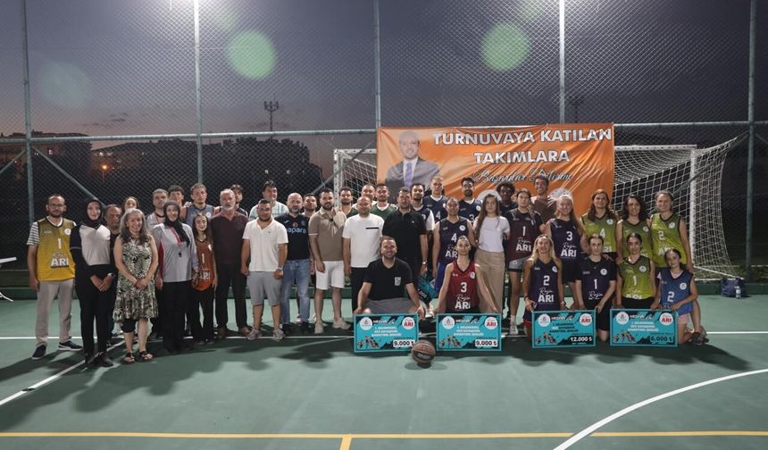 1.Geleneksel Kayaşehir 3x3 Basketbol Şenliği Coşkulu Ödül Töreniyle Sona Erdi