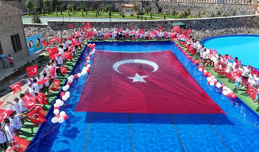 "30 Ağustos Zafer Bayramı Çocuklara Özel Havuz Şenliği" Coşkusu Yaşandı