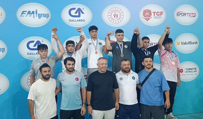 Türkiye Güreş Şampiyonalarında Büyük Başarı