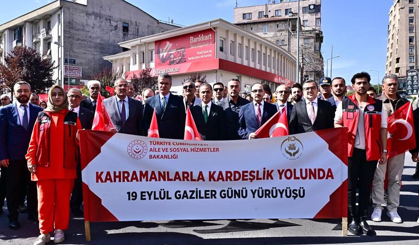 Nevşehir’de “Kahramanlarla Kardeşlik Yolunda” Yürüyüşü Gerçekleştirildi