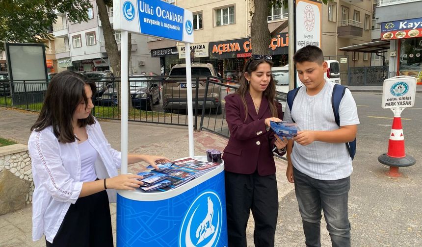 Nevşehir Ülkü Ocakları Öğrencilere UZEM Tanıtımı Yapıyor