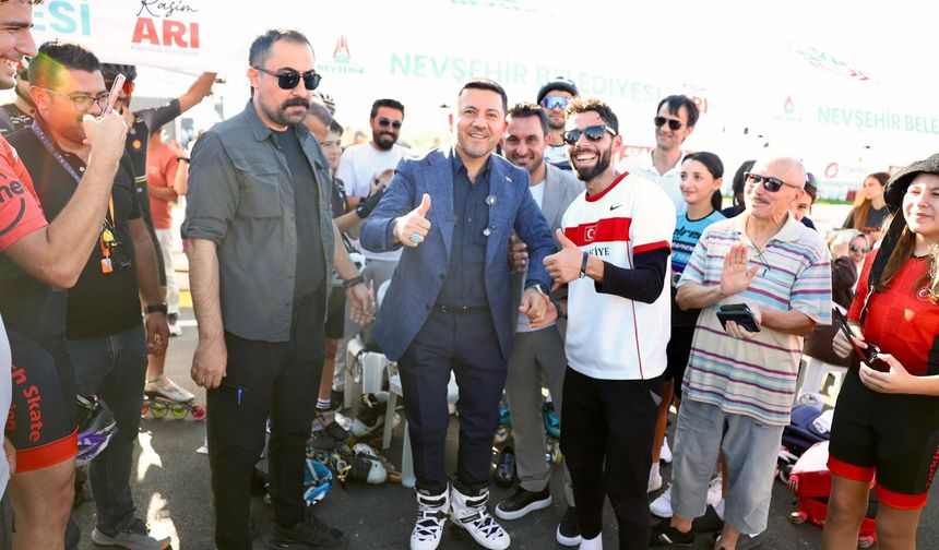 Başkan Rasim Arı, Patenci Gençlerle Buluştu