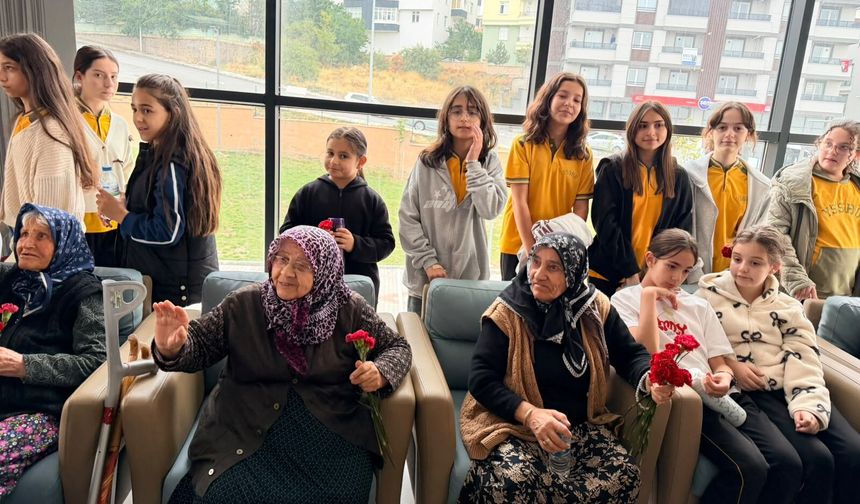 Nevşehir’de Öğrencilerden Dünya Yaşlılar Günü’nde Anlamlı Ziyaret