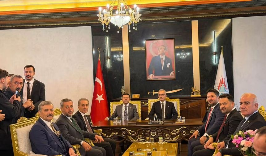 Bakan Uraloğlu, Nevşehir Belediyesi’ni Ziyaret Etti